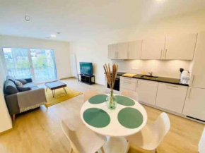 New 2023 one bedroom flat w free parking